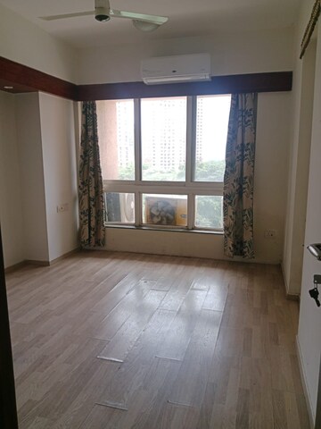 Room in 4 BHK Apartment at Hiranandani Gardens Octavius, Powai – for Rent