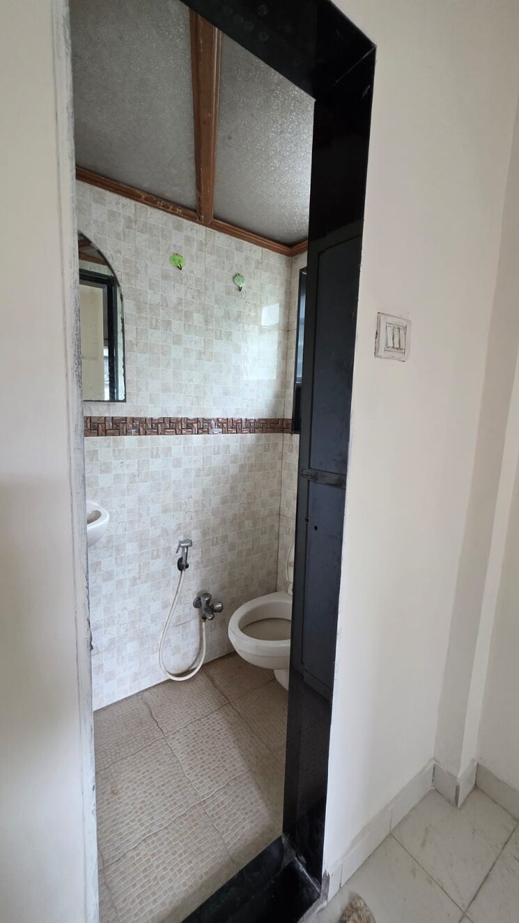 Bathroom, seven bunglow 2 Bedroom 940 Sq.Ft. Apartment In Seven Bunglow Mumbai 9049584
