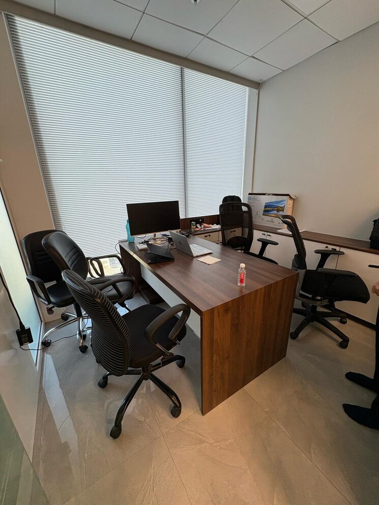 Team Area, malad west Commercial Office Space 800 Sq.Ft. In Malad West Mumbai 9049590