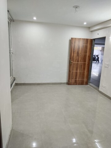 Room in 2 BHK Builder Floor at RWA Residential Society Sector 46, Sector 46 – for Rent