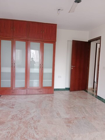 Room in 4 BHK Apartment at Hiranandani Gardens Octavius, Powai – for Rent