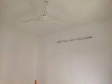 Room in 2 BHK Apartment at Rustomjee Urbania Azziano, Thane West – for Rent