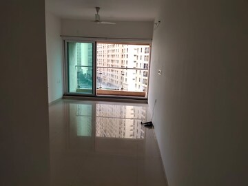 Room in 2 BHK Apartment at Rustomjee Urbania Azziano, Thane West – for Rent