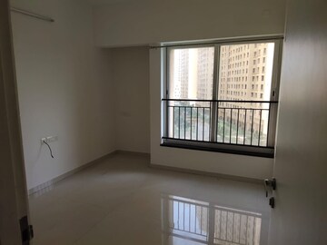 Room in 2 BHK Apartment at Rustomjee Urbania Azziano, Thane West – for Rent