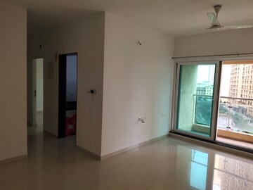 Room in 2 BHK Apartment at Rustomjee Urbania Azziano, Thane West – for Rent