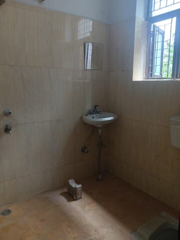 Bathroom in 2 BHK Builder Floor at Ardee City, Sector 52 – for Rent