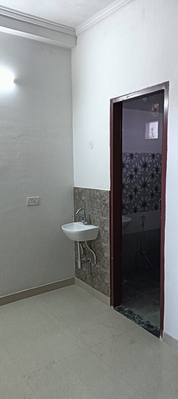 Bathroom in 2 BHK Builder Floor at Ardee City, Sector 52 – for Rent