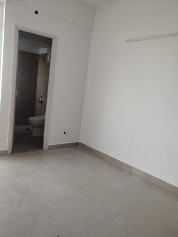 Room in 2 BHK Apartment at Suncity Avenue 76, Sector 76 – for Rent