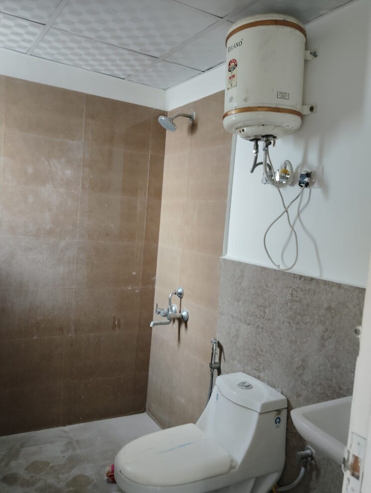 Bathroom, suncity-avenue-76 2 Bedroom 735 Sq.Ft. Apartment In Sector 76 Gurgaon 9049705