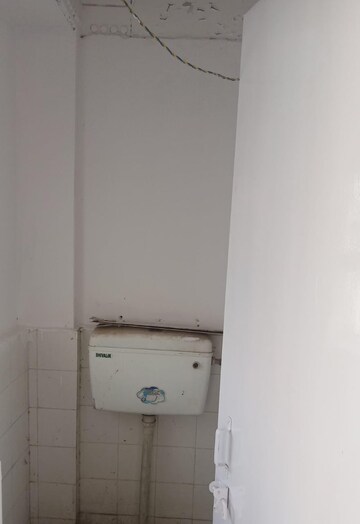 Furnished Amenities in 2 BHK Apartment at Yamuna Bulding, Gomti Nagar – for Rent