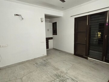 Room in 3 BHK Independent House at Sector 10a – for Rent