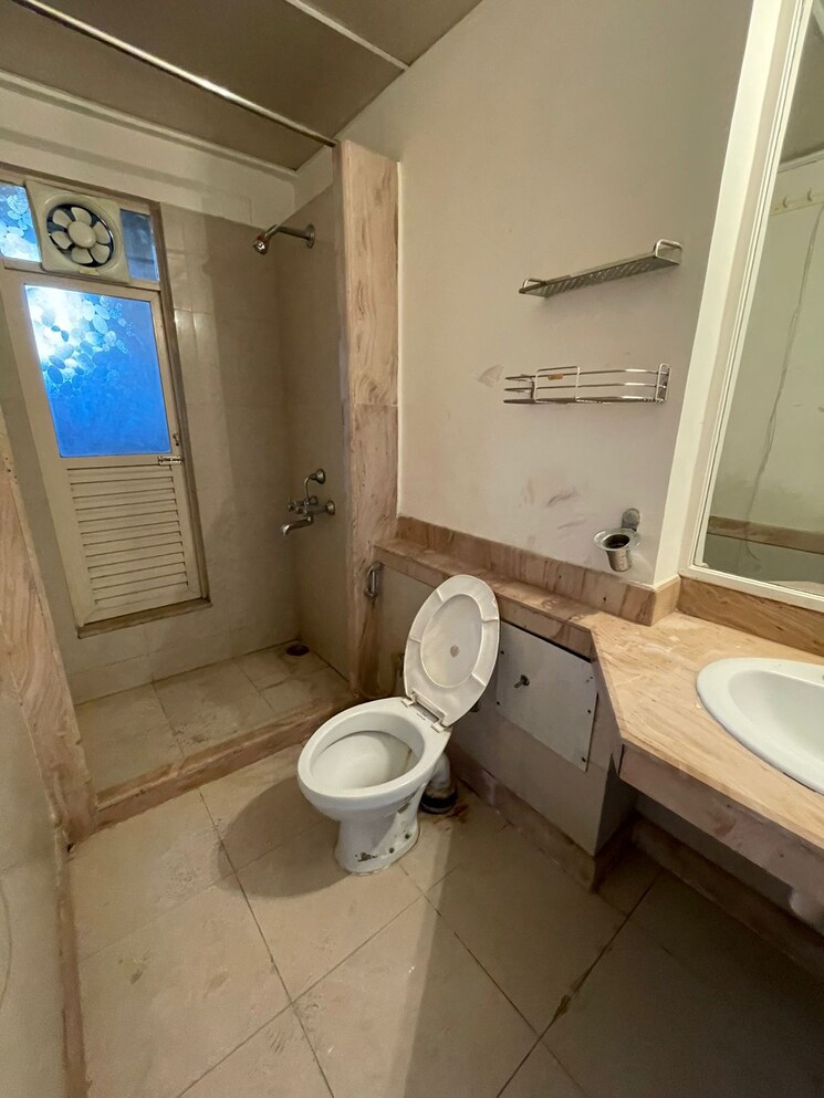 Bathroom, hiranandani-glen-croft 3 Bedroom 1860 Sq.Ft. Apartment In Powai Mumbai 9049797