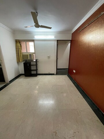 Room in 3 BHK Apartment at Hiranandani Glen Croft, Powai – for Rent