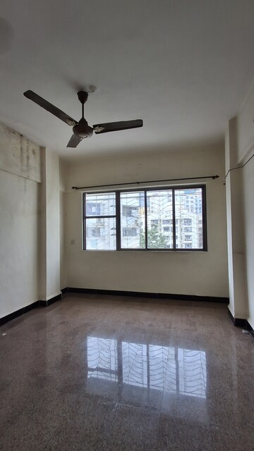 Room in 2 BHK Apartment at Gokul Nagari 1, Kandivali East – for Rent