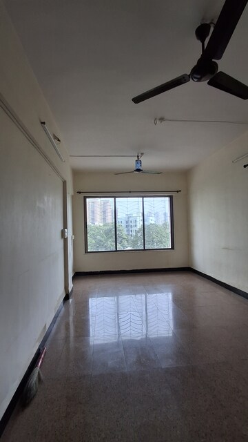 Room in 2 BHK Apartment at Gokul Nagari 1, Kandivali East – for Rent