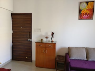 Room in 1 BHK Apartment at K Raheja Heights, Malad East – for Rent
