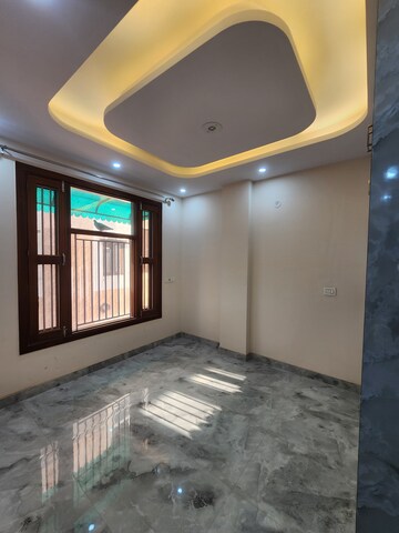 Room in 2 BHK Builder Floor at Dwarka Mor – for Rent