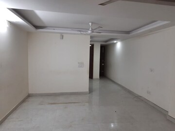 Living Room in 2.5 BHK Apartment at Allure Homes, Sector 14 – for Rent