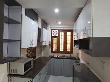 Kitchen in 2.5 BHK Apartment at Allure Homes, Sector 14 – for Rent