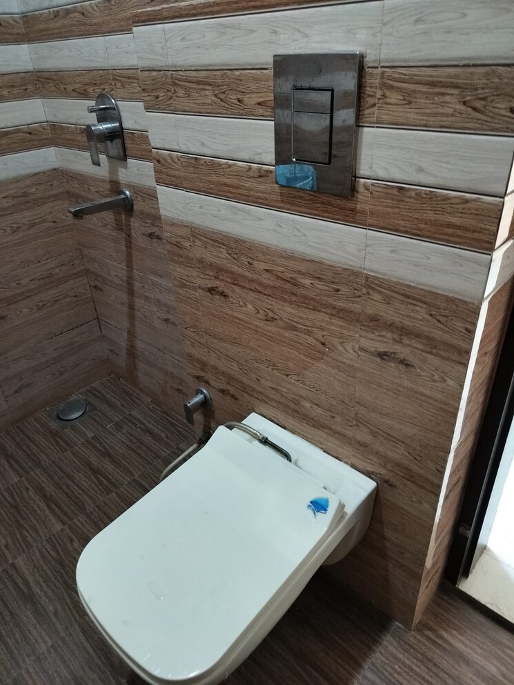 Bathroom, shri-ram-nagar-society 1 Bedroom 450 Sq.Ft. Apartment In Aundh Pune 9049862