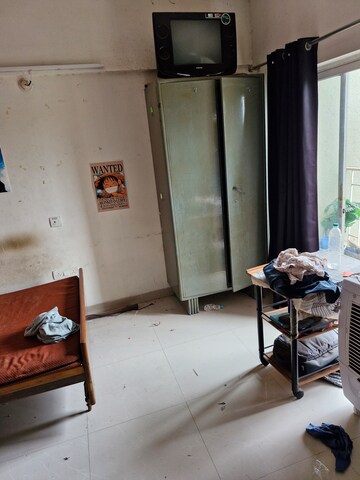 Furnished Amenities in Studio Apartment at Amanora Metro Tower, Hadapsar – for Rent