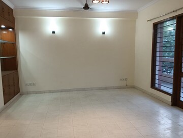 Room in 3 BHK Independent House at Sector 17 – for Rent