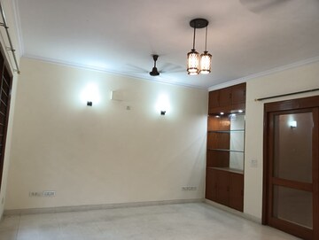 Room in 3 BHK Independent House at Sector 17 – for Rent