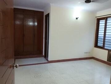 Room in 3 BHK Independent House at Sector 17 – for Rent