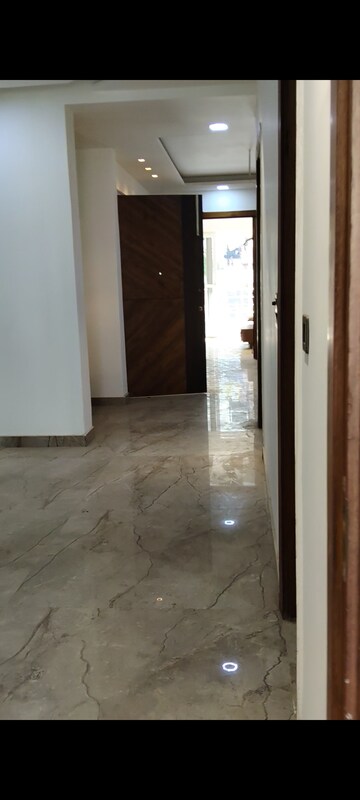 Building Lobby in 4 BHK Builder Floor at Sharma Builder Floor, Sector 42 – for Sale
