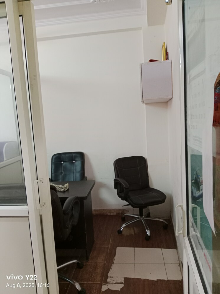 Team Area, laxmi nagar Commercial Office Space 500 Sq.Ft. In Laxmi Nagar Delhi 9050004