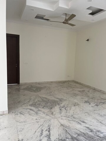 Room in 3 BHK Independent House at Sector 10a – for Rent