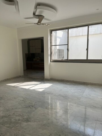 Room in 3 BHK Independent House at Sector 10a – for Rent