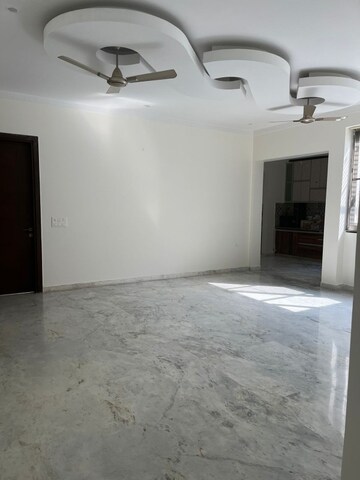 Room in 3 BHK Independent House at Sector 10a – for Rent
