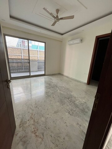 Room in 3 BHK Independent House at Sector 10a – for Rent