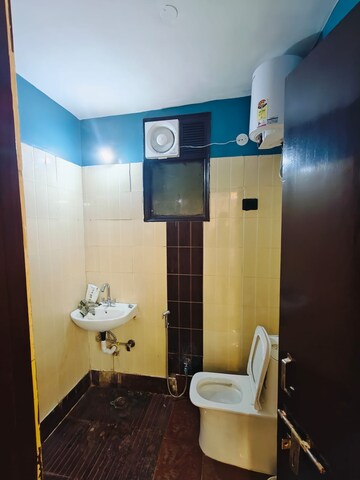 Bathroom in 1 BHK Builder Floor at Saket – for Rent