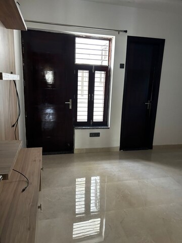 Room in 3 BHK Independent House at Sector 10a – for Rent