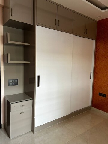 Room in 3 BHK Independent House at Sector 10a – for Rent