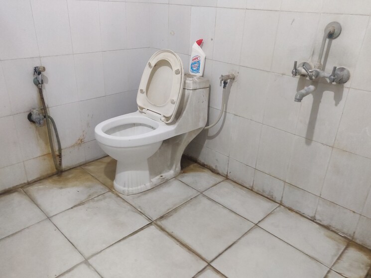 Bathroom, raj-towers-gandhi-nagar 3 Bedroom 1800 Sq.Ft. Apartment In Gandhi Nagar Hyderabad 9050173