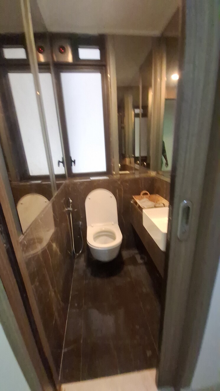 Bathroom, lodha-trump-tower 3 Bedroom 1327 Sq.Ft. Apartment In Worli Mumbai 9050164