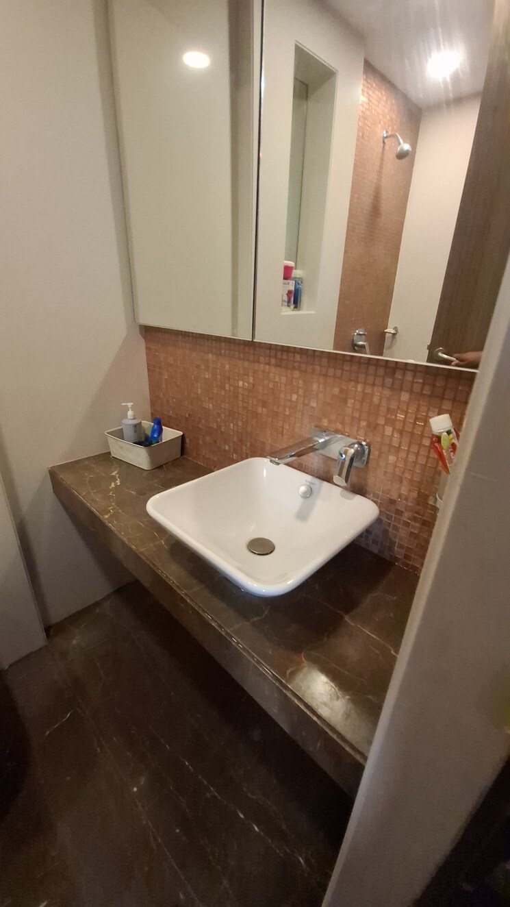 Bathroom, lodha-trump-tower 3 Bedroom 1327 Sq.Ft. Apartment In Worli Mumbai 9050164