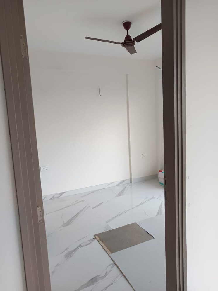 Bathroom, smart-world-gems 3 Bedroom 1423 Sq.Ft. Apartment In Sector 89 Gurgaon 9050208