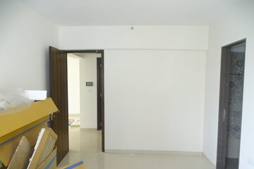 Room in 3.5 BHK Apartment at Adani Group Western Heights, Andheri West – for Rent
