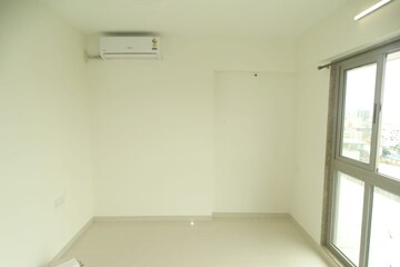 Room in 3.5 BHK Apartment at Adani Group Western Heights, Andheri West – for Rent