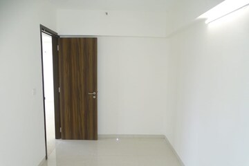 Room in 3.5 BHK Apartment at Adani Group Western Heights, Andheri West – for Rent