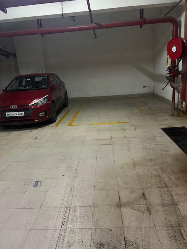  Parking, sunteck-grandeur Commercial Office Space 3500 Sq.Ft. In Andheri West Mumbai 9050259