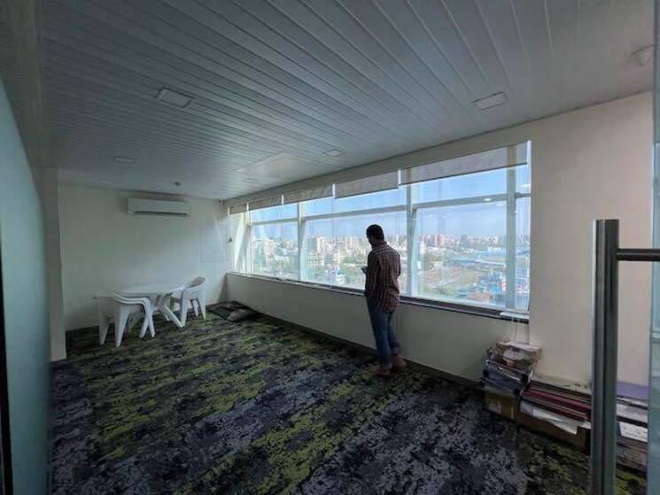  Parking, sunteck-grandeur Commercial Office Space 3500 Sq.Ft. In Andheri West Mumbai 9050259