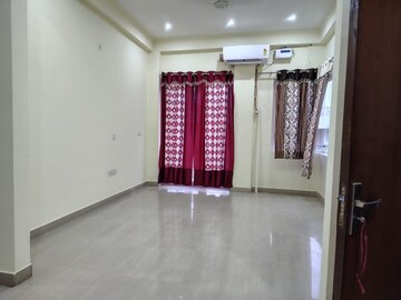 Room in 3 BHK Independent House at Sector 10a – for Rent
