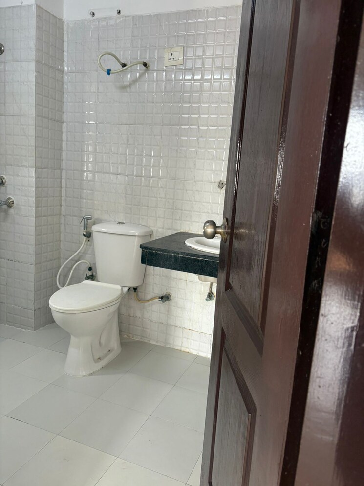 Bathroom, rps-savana 3 Bedroom 1416 Sq.Ft. Apartment In Sector 88 Faridabad 9050249