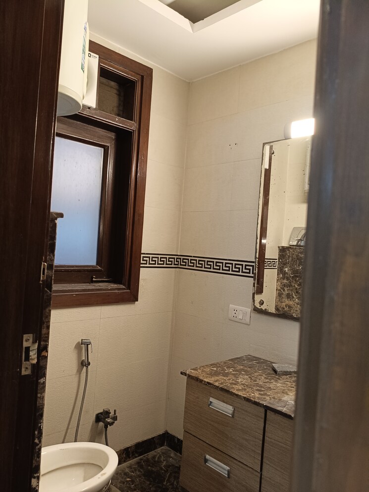 Bathroom, new friends colony 5 Bedroom 500 Sq.Yd. Independent House In New Friends Colony Delhi 9050278