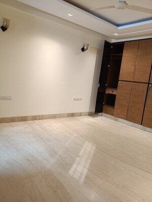 Room in 5 BHK Independent House at New Friends Colony – for Sale